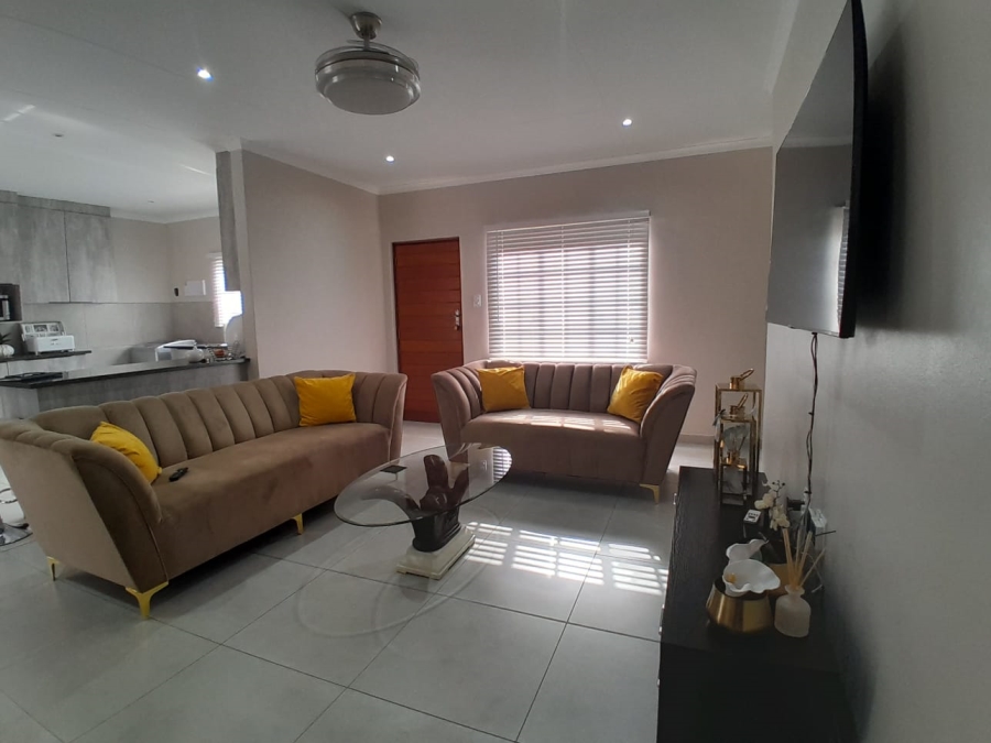 3 Bedroom Property for Sale in Hexrivier Lifestyle Estate North West